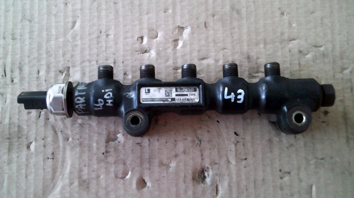 Rampa injectie pentru Peugeot 307 , motorizare 1.6 diesel, cod 9654592680 [1]