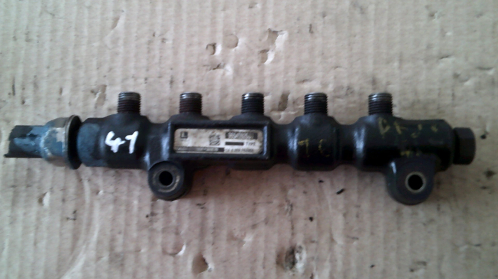 Rampa injectie pentru Peugeot 307 , motorizare 1.6 diesel, cod 9654592680 [1]