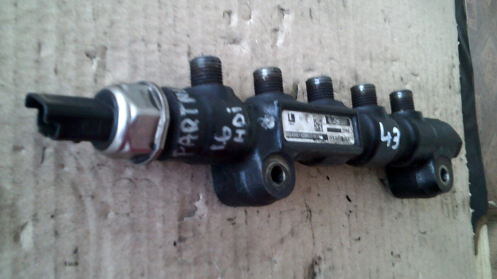 Rampa injectie pentru Peugeot 307 , motorizare 1.6 diesel, cod 9654592680 [2]
