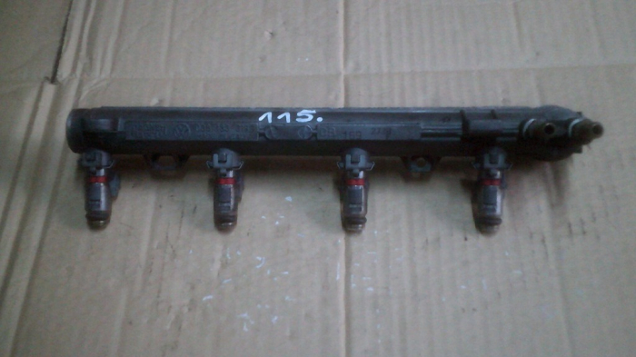 Rampa injectoare cu 4 injectoare VW Golf 4 motor 1.4 benzina , 036133319B, an 1997-2007 [2]