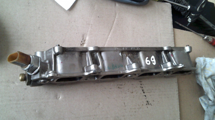 Rampa injectie pentru Volkswagen Golf 6, motorizare 1.4 benzina, cod GK284AHB [1]