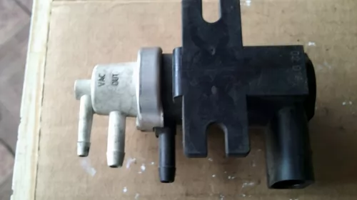 Senzor pentru Audi A4B6 , cod 1J0906627B [2]