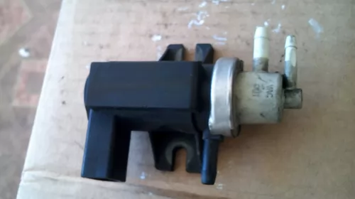 Senzor pentru Audi A4B7 , cod 1J0906627A [1]