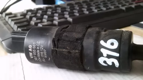 Senzor pentru Audi A6C6 , cod 3B7955681 [2]