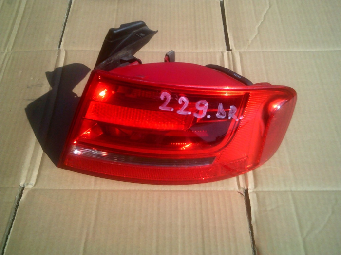 Stop dreapta Audi A4 B8, berlina  , limuzina, an 2007-2011 cod 8K5945096B [4]