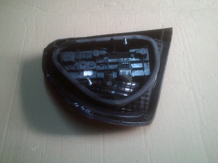 Stop ,tripla dreapta Renault Clio 2, limuzina, sedan, VALEO 2350, an 2002-2005 [4]