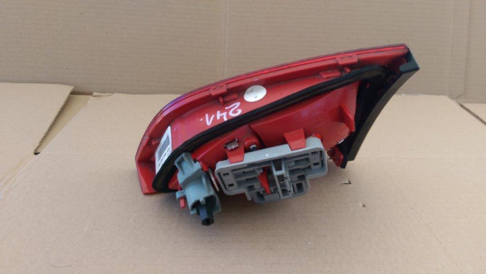 Stop stanga haion, usa portbagaj Audi A4 B8, combi, 8K9945093, an 2008-2013 [3]