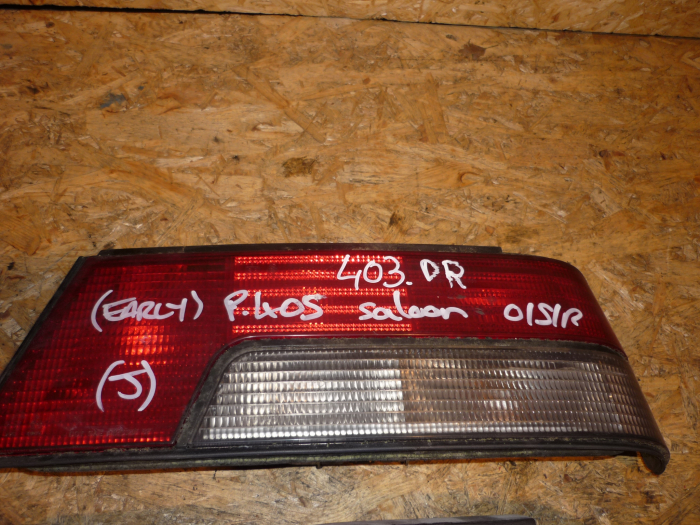 Stopuri dreapta pentru Peugeot 405 , cod 7R011201 [1]