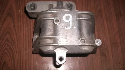 Suport dreapta pentru Audi A3 8P, motorizare 2.0 diesel, cod 1K0199262BB [1]