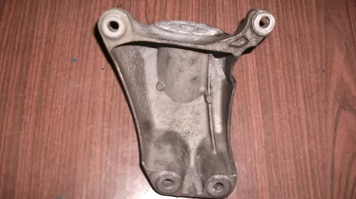 Suport dreapta pentru Audi A6C6 , motorizare 3.0 diesel, cod 4F0399114B [2]