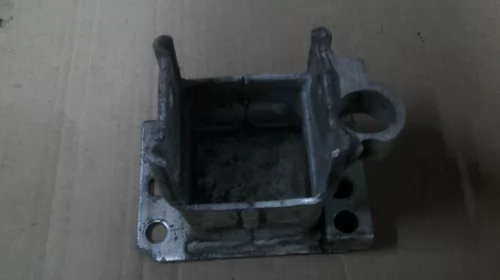 Suport dreapta pentru Audi A8D3 , motorizare 3.0 diesel, cod 4E0807134A [2]