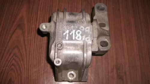 Suport dreapta pentru Volkswagen Passat B6, motorizare 2.0 diesel, cod 1K0199262M [1]