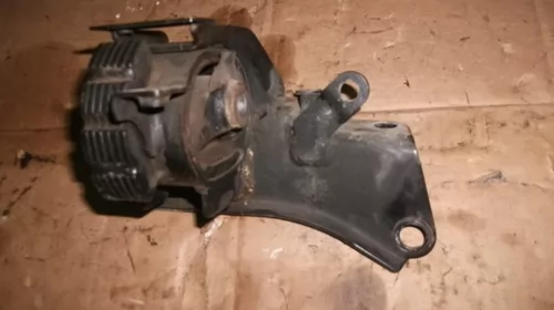 Suport pentru Toyota Corolla Verso AR10, motorizare 2.2 diesel, cod 12372-0R010 [1]