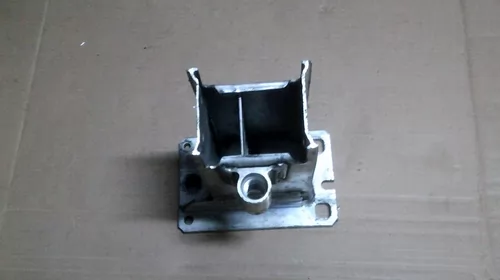 Suport stanga pentru Audi A4B8 , motorizare 2.0 diesel, cod 8K0807134C [2]