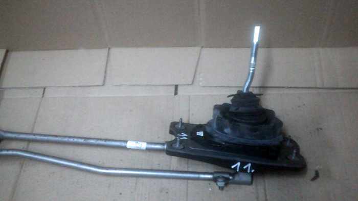 Timonerie pentru Audi A4 B8, motorizare 1.8 benzina, cod 8K0711406 [1]