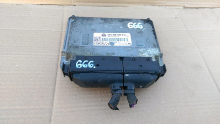 Electrica si electronica auto - Calculator motor pentru Volkswagen Golf 5, motorizare 1.6 benzina, cod 06A906033EM   ,   5WP40267