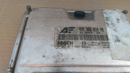 Calculator motor pentru Volkswagen Sharan 7M, cod 038906019NB   ,   0281011821 [1]