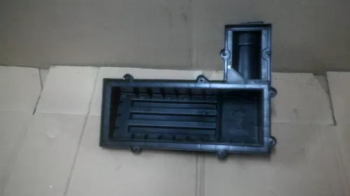 Capac carcasa  filtru aer  pentru Volkswagen Golf 5, motorizare 2.0 diesel, cod 1K0129620D [1]