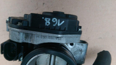 Clapeta acceleratie Audi A4 B6, 1.6 benzina, 058133063H, an 2001-2004 [3]