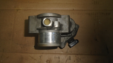 Clapeta acceleratie pentru Volkswagen Golf 6, motorizare 1.6 diesel, cod 03L128063J [2]