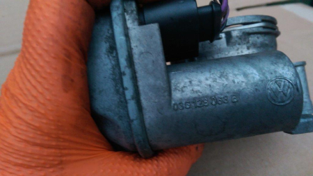 Clapeta acceleratie pentru Volkswagen Passat B6, motorizare 2.0 diesel, cod 03G128063B [3]