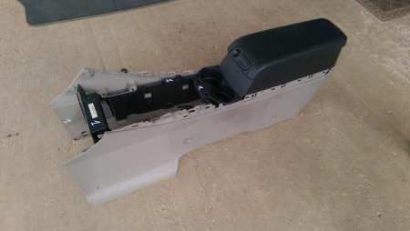 Alte accesorii de interior - Cotiera pentru Mazda CX7 ER, cod EG2164441Z