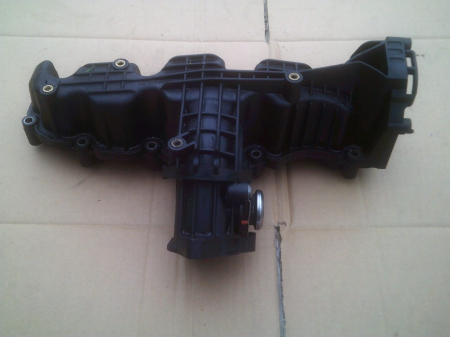 Galerie admisie cu clapeta VW Passat B7 , VW Golf 6 , an 2008-2012 motor 1.6 TDI CAY - COD 03L129711AQ [1]