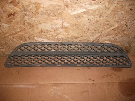 Bandouri si ornamente exterioare - Grila centrala inferioara bara fata BMW Seria 3 E90 E91, an 2004-2007 cod 7154556