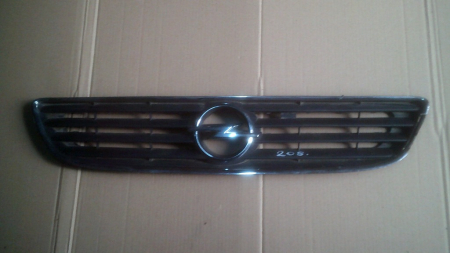 Bandouri si ornamente exterioare - Grila centrala bara fata cu sigla Opel Zafira A, an 1999-2005 cod 90580685
