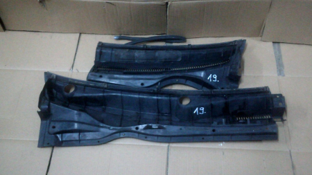 Bandouri si ornamente exterioare - Grila stergator Toyota Corolla Verso AR10 an 2004-2010 , cod 55782-0F010 , 55781-0F010