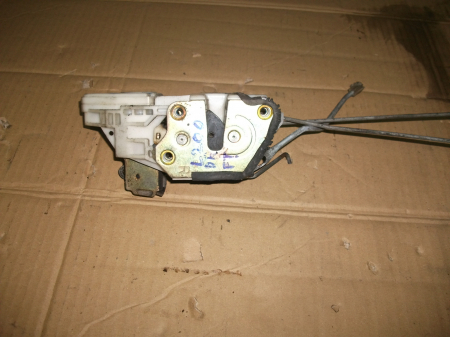 Incuietoare usa fata dreapta pentru Mitsubishi L200 , an  1998-2005 [1]