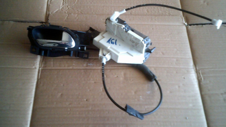 Broasca , incuietoare usa fata dreapta cu maner interior Peugeot 308 I an 2007-2013 , cod  567147, 9660525380 [1]