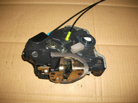 Incuietoare usa fata dreapta pentru Toyota AVENSIS T250, cod 50594A1 [1]