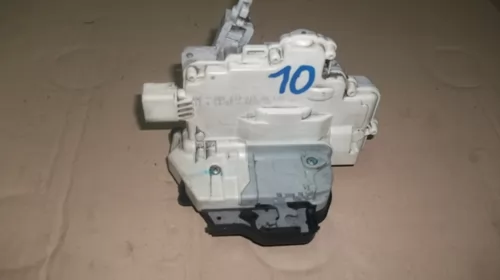 Incuietori - Incuietoare usa spate stanga pentru Audi A4B7 , cod 8E0839015AA
