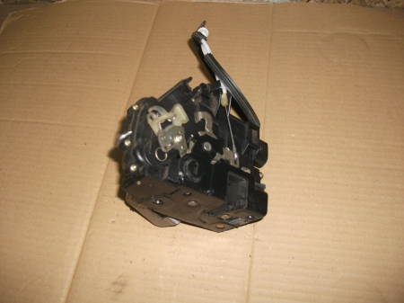 Incuietoare usa spate stanga pentru AUDI A6C5, cod 4B0839015G [1]