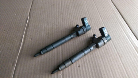 Injectie - Injector pentru Mercedes Vito W639, motorizare 2.2 diesel, cod A6130700687   ,   0445110121
