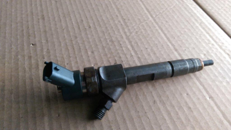 Injector pentru Opel Vivaro , motorizare 1.9 diesel, cod 8200100272   ,   0445110110B [1]