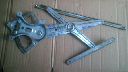 Motoras - Macara electrica geam usa spate dreapta Toyota Corolla Verso AR10 an 2005-2010