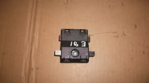 Amplificator antena BMW Seria 3 E90 E91, cod 9141491, an 2005-2011 [1]