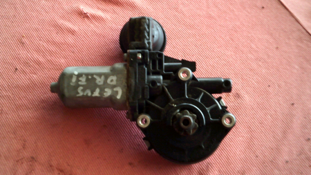 Electrica si electronica auto - Motoras macara fata dreapta pentru LEXUS IS220 XE20, cod 85710-58010