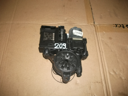 Motoras - Motoras macara fata dreapta pentru Volkswagen Passat b6, cod 1K0959702AS