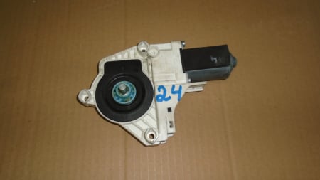 Motoras - Motoras macara fata stanga pentru Audi A4 B8, cod 8K0959801A