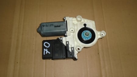 Electrica si electronica auto - Motoras macara spate dreapta pentru Volkswagen Passat B6, cod 1K0959704P