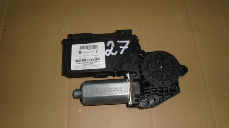 Electrica si electronica auto - Motoras macara spate dreapta pentru Volkswagen Phaeton , cod 3D0959704D