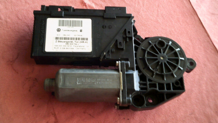 Motoras macara spate dreapta pentru Volkswagen Phaeton , cod 3D0959704J [1]