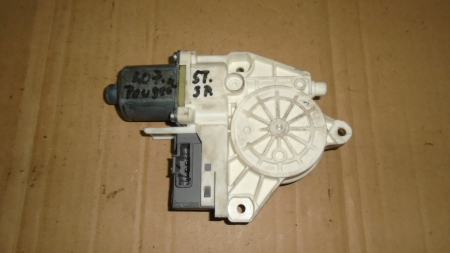 Motoras macara spate stanga pentru Peugeot 407 , cod 0130822201 [1]