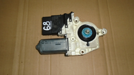Motoras - Motoras macara spate stanga pentru Volkswagen Passat B6, cod 1K0959703P