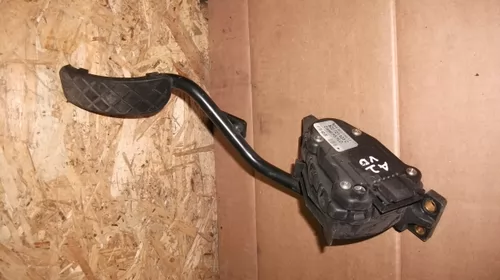 Pedala pentru Audi A2 , motorizare 1.4 diesel, cod 8Z2721523C [1]