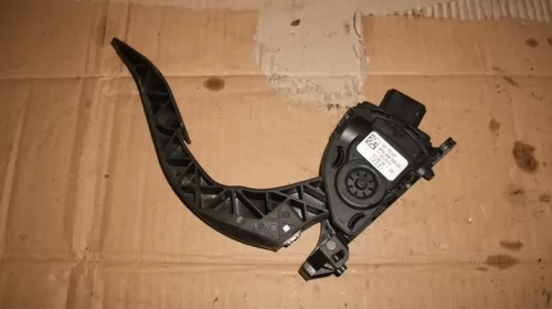 Pedala pentru Audi A4 B8, motorizare 2.0 diesel, cod 8K1723523 [1]