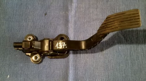 Senzori - Pedala pentru Citroen C-crosser , motorizare 2.2 diesel, cod MN101543